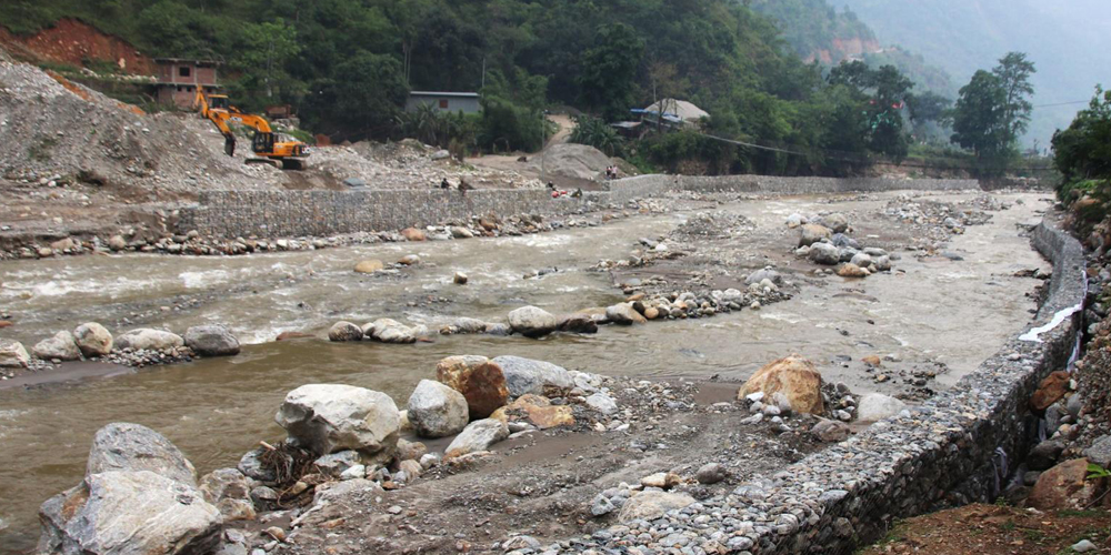 बस्ती जोगाउन हेंवा खोलामा २७६ मिटर तटबन्ध निर्माण